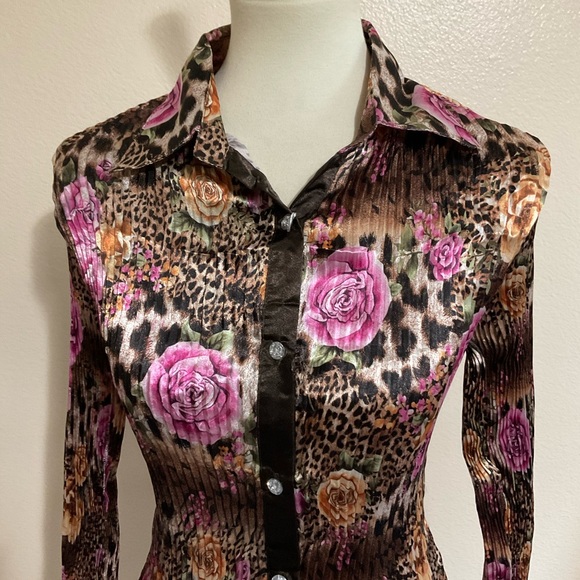 True Rock Floral Pleated Bell Sleeves Top M - Picture 3 of 5